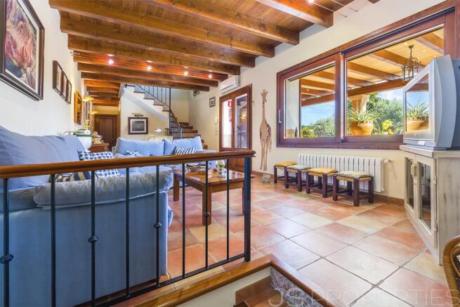 BEAUTIFUL VILLA IN THE COUNTRYSIDE OF POLLENSA FOR SALE