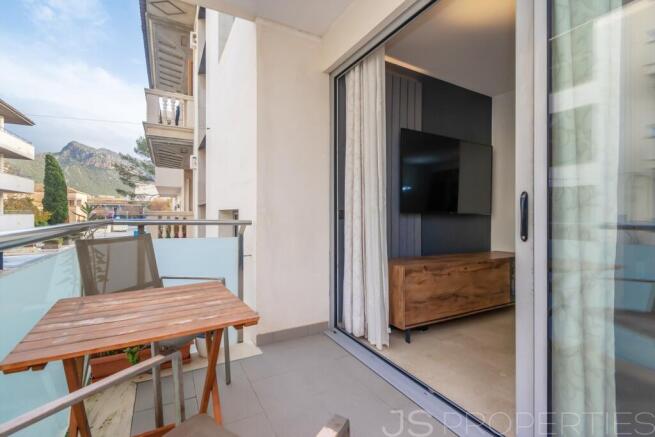 Central apartment for sale in Puerto de Pollensa, ready to move in