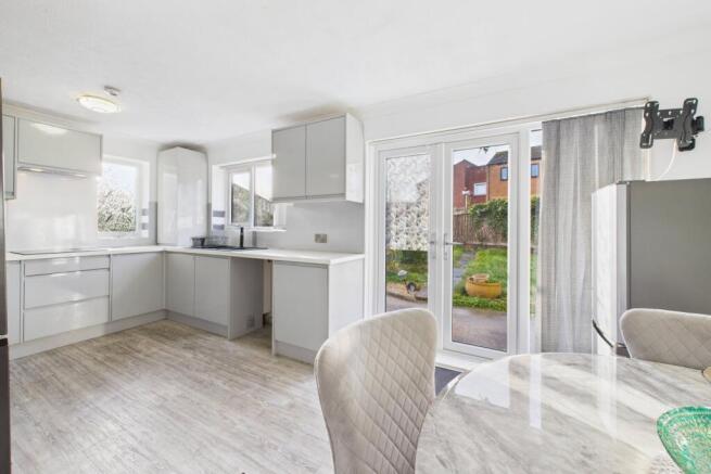 CAM04661G0-PR0227-STILL004