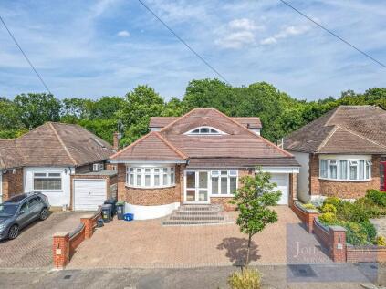 Dacre Gardens, Chigwell, Essex, IG7