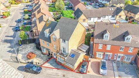 Genas Close, Barkingside, London, IG6