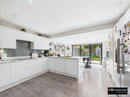 Kensington Way, Borehamwood, WD6