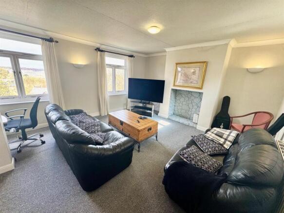 Lounge 3.jpg