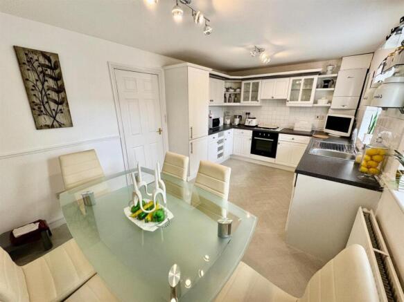 kitchen 2.jpg