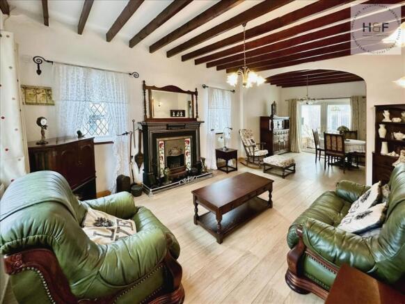 Lounge/Dining Area