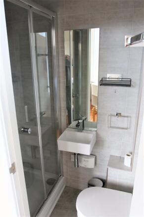 Rm7_Bathroom