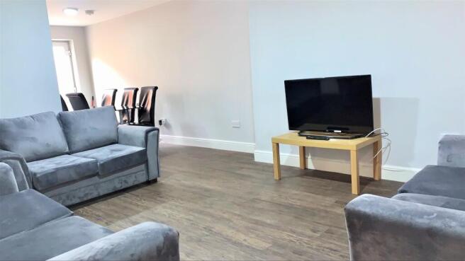 student lounge 6 bed
