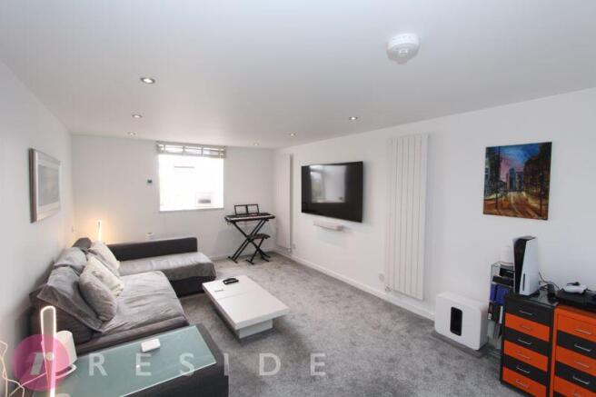 Lounge / Dining Area