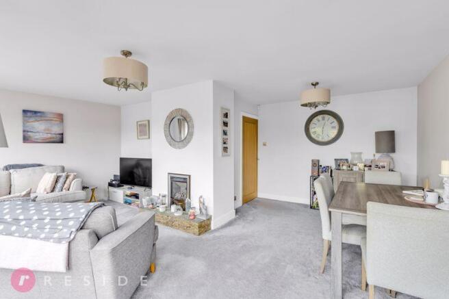 Lounge/Dining Area