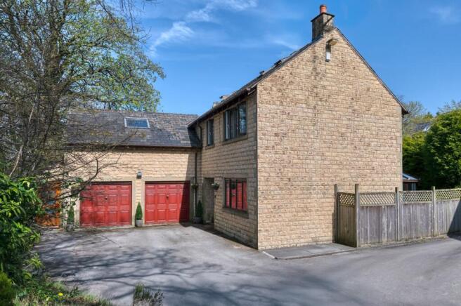 1 Foxhill Park