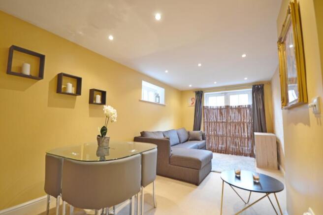 Open plan sitting ro