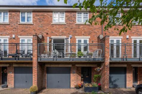 Treetops Close, Marple, Cheshire, SK6