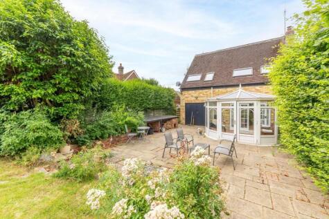 Leighton Road, Northall