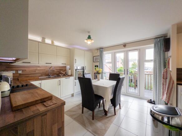 20250922120406 - 2025-09-22_12-04-06 - 5 Marine Pa