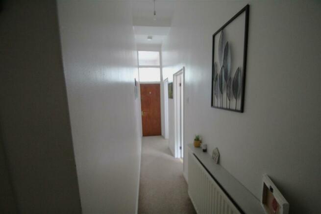 146 Hainault Hallway Bright .JPG