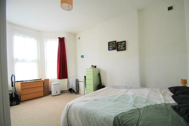 146 Hainault Bedroom 1 Bright  GOOD .JPG