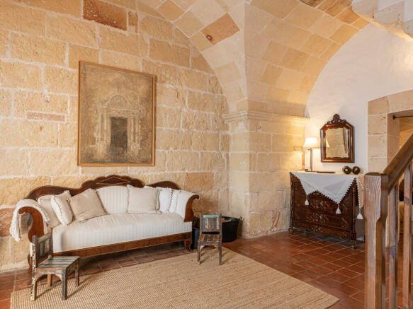 Traditional architectural elements and lovely garden in the heart of Ciutadella