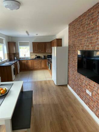 Kitchen - Dining Room 1.JPG