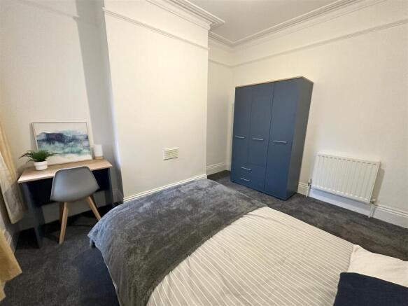 Bedroom 1.jpg