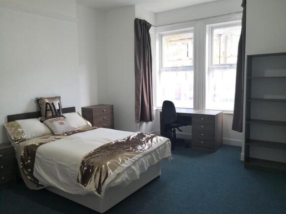 10) 2 Heathcote Street Bedroom.jpg