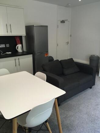 24) 105 Cottingham Road Kitchen 20.07.2020.jpg