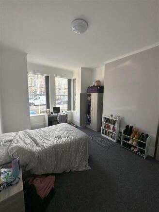 Bed 1.jpg