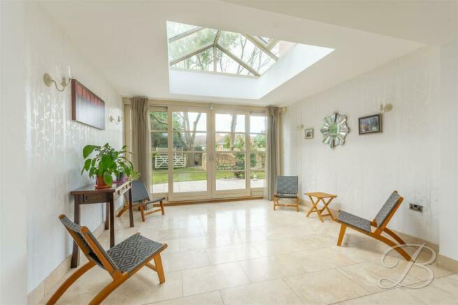 Entrance hall leading to rear garden