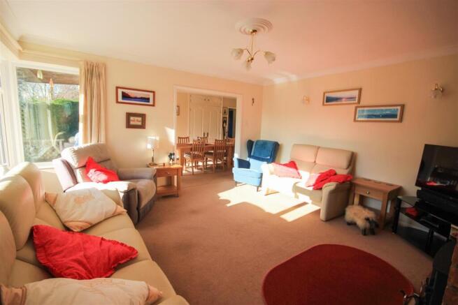 lounge 2..jpg