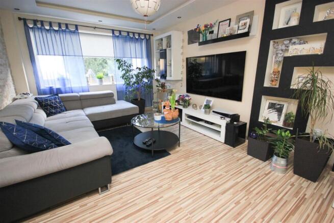 lounge 1.JPG