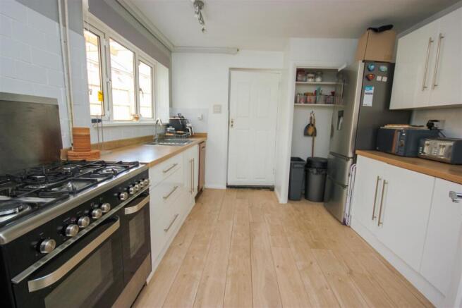 kitchen..jpg