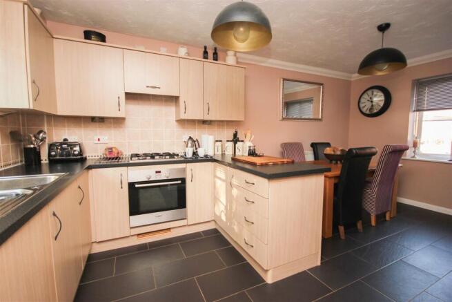 kitchen 1..jpg