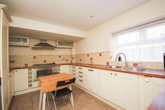 kitchen..jpg