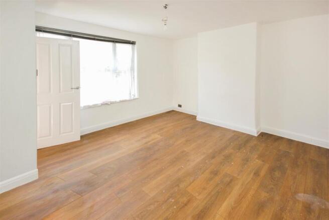 lounge 1..jpg