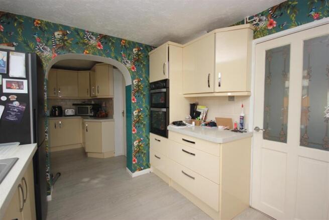 Kitchen 2.JPG