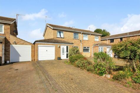 Francis Dickins Close, Wollaston