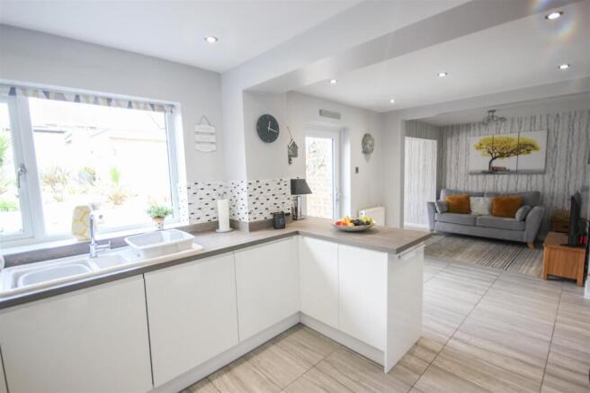 through kitchen 2.JPG