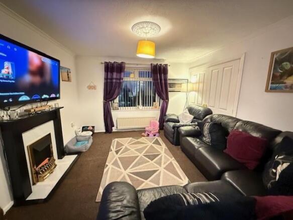 LOUNGE/DINING ROOM