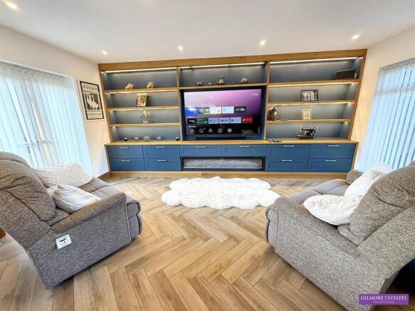 Open Plan Lounge / Kitchen