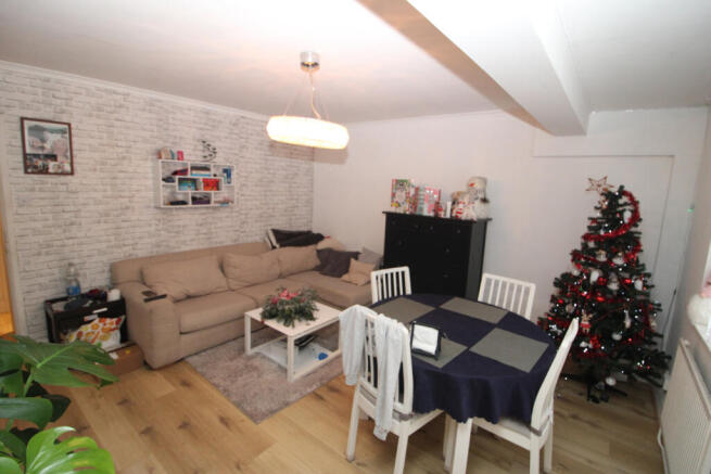 Lovely newly decorated Duplex Flat