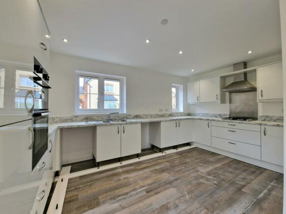 Kitchen/ Breakfast Room