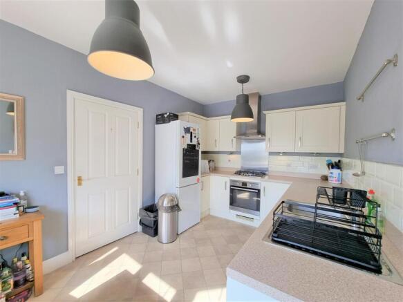 KITCHEN/BREAKFAST ROOM