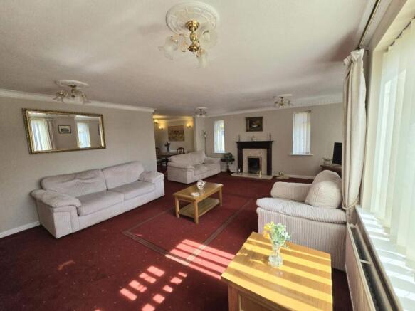 L shaped Lounge/dining room