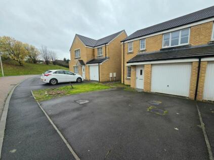 Maes Brynach, Brynmenyn, CF32