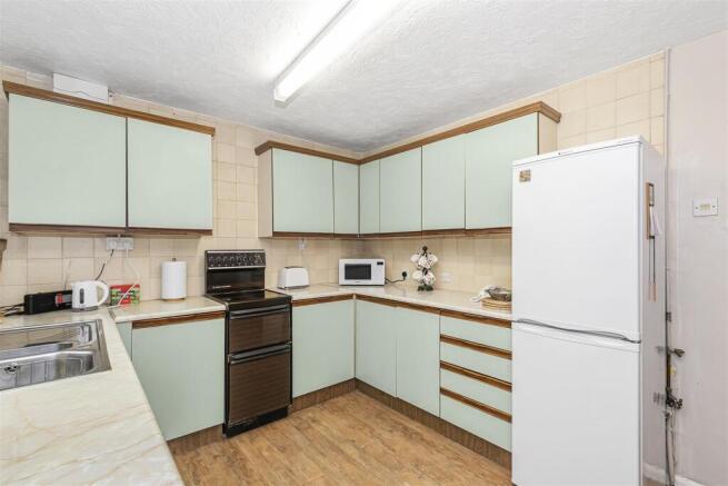 Kitchen 2.jpg