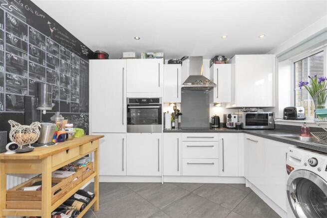 Kitchen 2.jpg