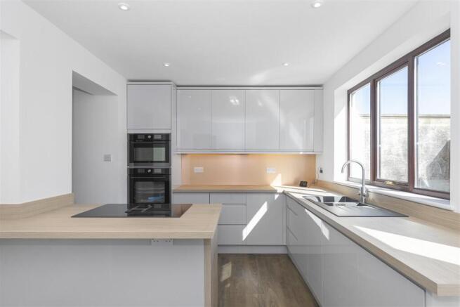 Kitchen 2.jpg