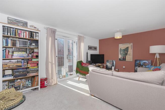 Lounge 1.jpg