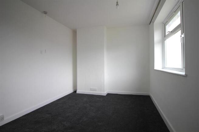 Front Bedroom 2.JPG
