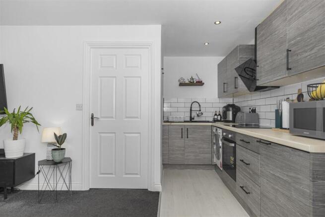 Kitchen 2.jpg