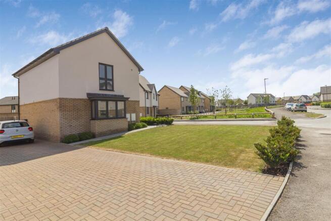 Front Garden & Driveway.jpg